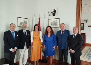 CUERPO CONSULAR DE SANTANDE Y LA ALCALDESA