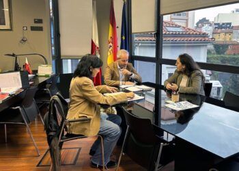Reunión entre el consejero, la directora y la presidenta del CEUC universidad de cantabria