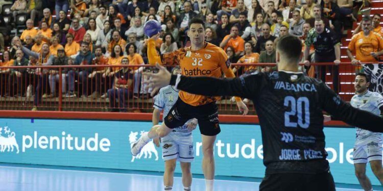 Ángel Fernández jugador Bathco BM Torrelavega
