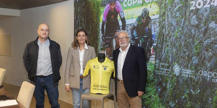 En la imagen de izquierda a derecha, Domingo Agudo, Susana Ruiz y Gonzalo Álvarez.
