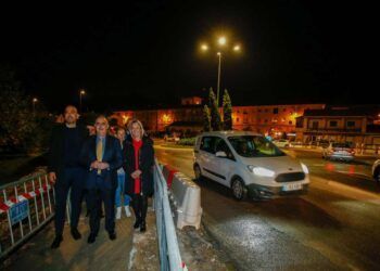 El consejero de Fomento y autoridades locales