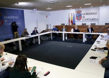 Imagen de la reunión mantenida por la Comisión.