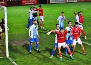 Imagen del Derbi disputado en San Lorenzo entre el CD Laredo y la Gimnastica de Torrelavega