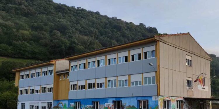 Imagen del colegio de Valdáliga.