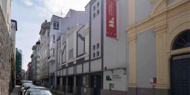 Imagen exterior de la Filmoteca de Cantabria Mario Camus
