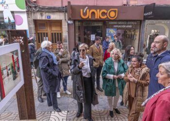 Inauguración de la muestra fotográfica en la calle Consolación de Torrelavega