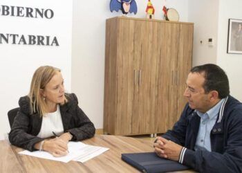 Isabel Urrutia y Joaquín Villegas durante la reunión