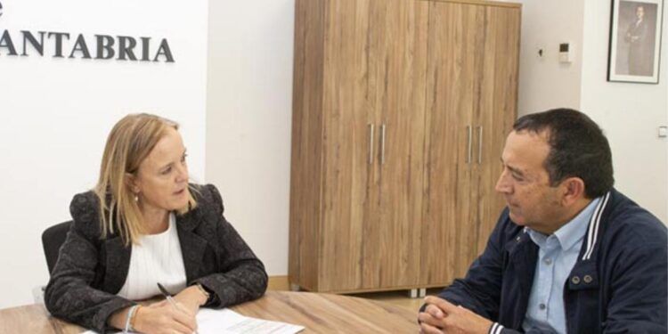 Isabel Urrutia y Joaquín Villegas durante la reunión