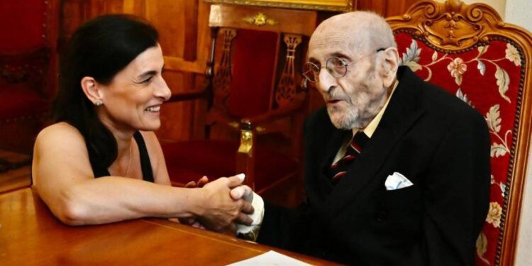 La Alcaldesa con Álvaro Pombo