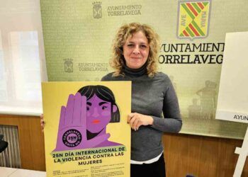 La concejal del Ayuntamiento de Torrelavega Patricia Portilla en la presentación de los actos del 25N