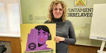 La concejal del Ayuntamiento de Torrelavega Patricia Portilla en la presentación de los actos del 25N