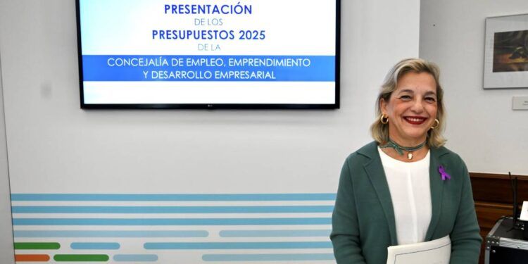 La concejala Chabela Gómez Barredo durante la presentación de los presupuestos 2025
