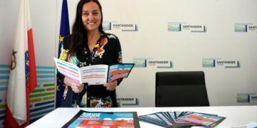 La concejala de Juventud, Noemí Méndez en la presentación de las actividades de la noche es jove