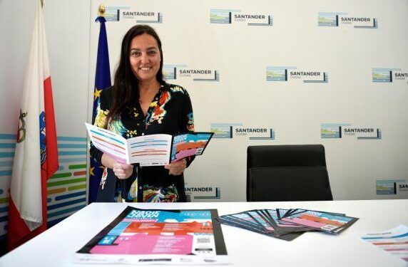 La concejala de Juventud, Noemí Méndez en la presentación de las actividades de la noche es jove