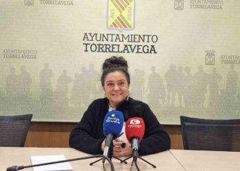 La concejala de cultura Esther Vélez en la La concejala de cultura Esther Vélez en la presentación de la Red de Salas de Estudio Inteligente de la Red de Salas de Estudio Inteligente