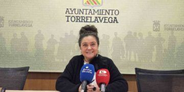 La concejala de cultura Esther Vélez en la La concejala de cultura Esther Vélez en la presentación de la Red de Salas de Estudio Inteligente de la Red de Salas de Estudio Inteligente