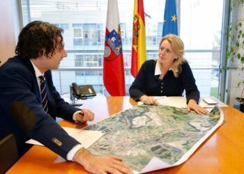 La consejera Susinos se reúne con el alcalde de El Astillero