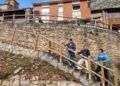 La consejera con el alcalde y el teniente de alcalde en una de las obras