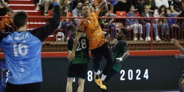 Guilherme Linhares en un partido del Bathco BM Torrelavega