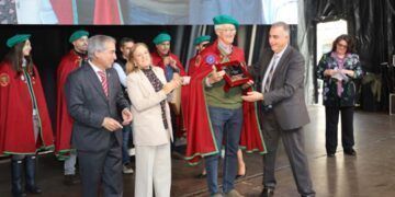 Momento de la entrega de la Alquitara de Oro 2024