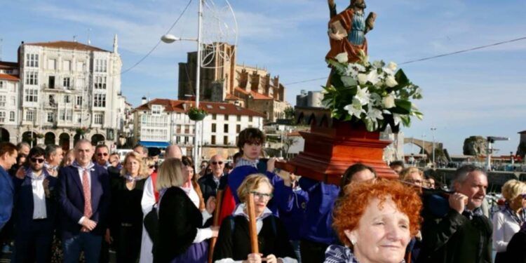 Momento de la procesión celebrada hoy
