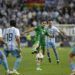 Pablo Rodríguez, rodeado por jugadores del Málaga
