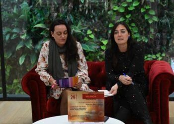 Presentación Evento solidario, en la imagen La concejala de Cultura, Noemí Méndez y Marta Romero, coordinadora de la Fábrica de Creación;