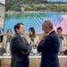 El director de Turismo y Hostelería, Gustavo Cubero, conversa con el presidente de la Junta de Castilla y León, Alfonso Fernández Mañueco, en el espacio cántabro