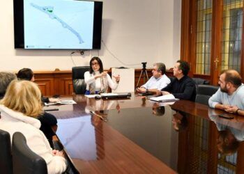La alcaldesa de Santander reunida con los vecinos de la calle Alcázar de Toledo