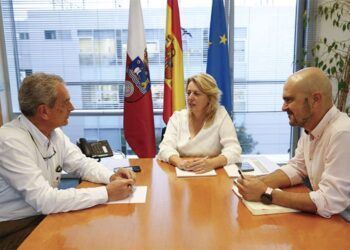 Reunión de la consejera con el alcalde de Rionansa