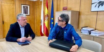 Reunión del Consejero Luis Ángel Agüeros y el decano de ciencias políticas Francisco Sierra
