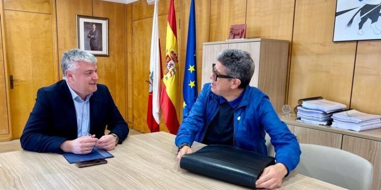 Reunión del Consejero Luis Ángel Agüeros y el decano de ciencias políticas Francisco Sierra