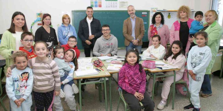 Sergio Silva durante la visita al centro