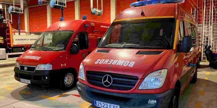 Vehículos bomberos ayuda Valencia