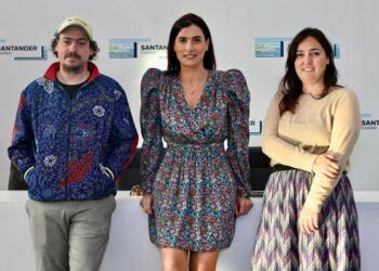 Alfonso Borragán con Gema Igual y Noemí Méndez