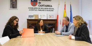 Carmen Arce, Begoña Gómez del Río, César Anievas y Ana San Segundo en el transcurso de la reunión