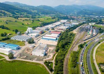 Vista aérea del polígono industrial Tanos-Viérnoles de Torrelavega