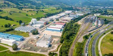 Vista aérea del polígono industrial Tanos-Viérnoles de Torrelavega