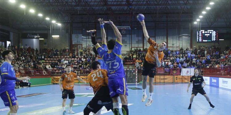 Jugada del partido Bathco BM Torrelavega - Recoletas Atlético Valladolid