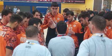 El bathco BM Torrelavega avanza en la copa