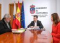 Consejero y alcalde reunión sobre Santa María de Hito