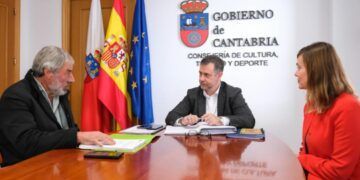 Consejero y alcalde reunión sobre Santa María de Hito