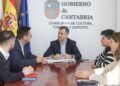 Reunión del consejero de Cultura y el alcalde de Colindres para analizar proyectos locales