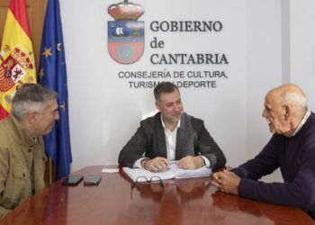 Reunión del consejero con el alcalde de Voto