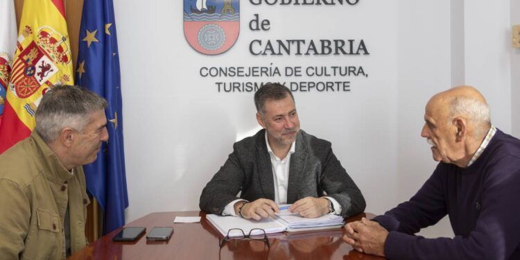 Reunión del consejero con el alcalde de Voto