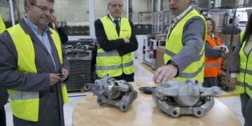 Visita de las instalaciones de la planta de automocion de Hitachi Astemo Buelna