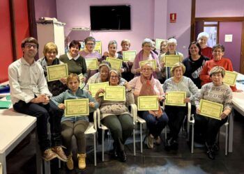 Mayores participando en los talleres de memoria organizados por Bienestar Social.
