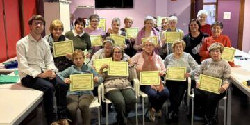 Mayores participando en los talleres de memoria organizados por Bienestar Social.