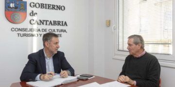 Reunión para tratar las obras de rehabilitación del palacio del amo