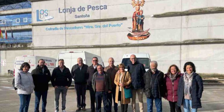 Imagen de la delegación del Grupo de Acción Costera Costa da Morte durante su visita a Santoña
